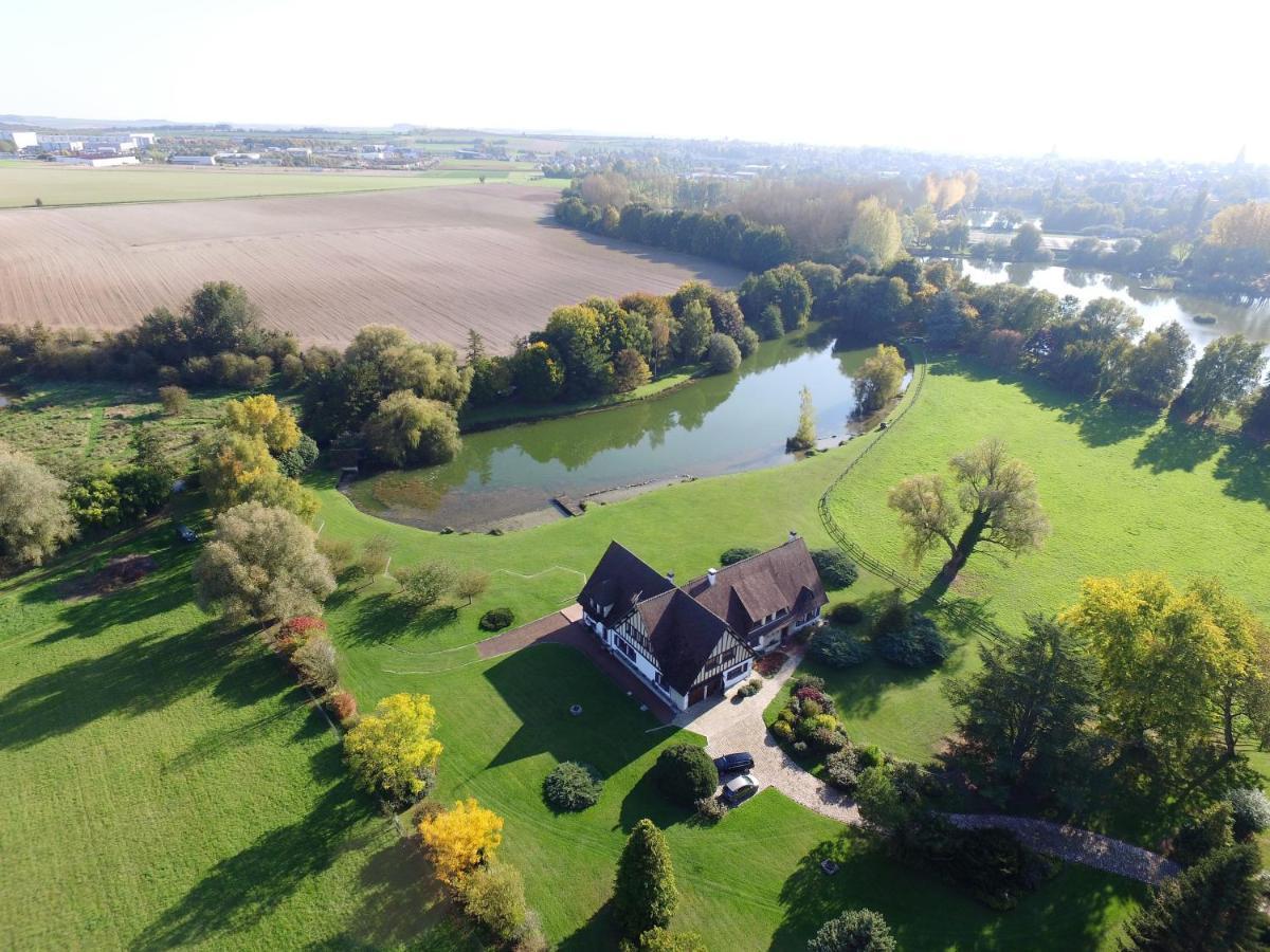 Domaine D'Aveluy Bed & Breakfast Exterior photo